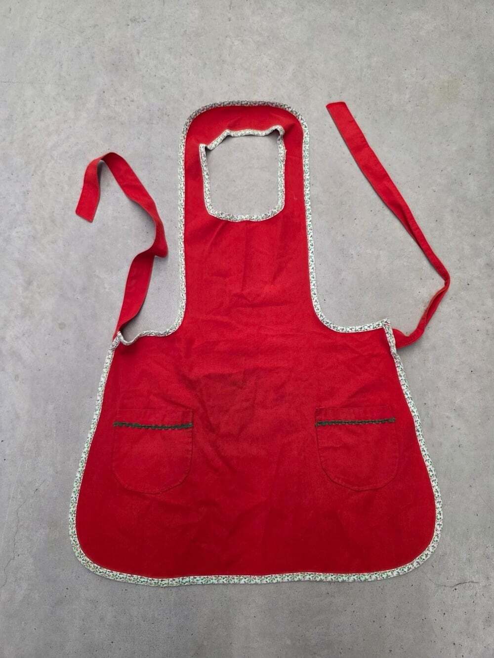 Vintage Red Christmas Apron Holly Berry Trim Pockets Kitchen Holiday